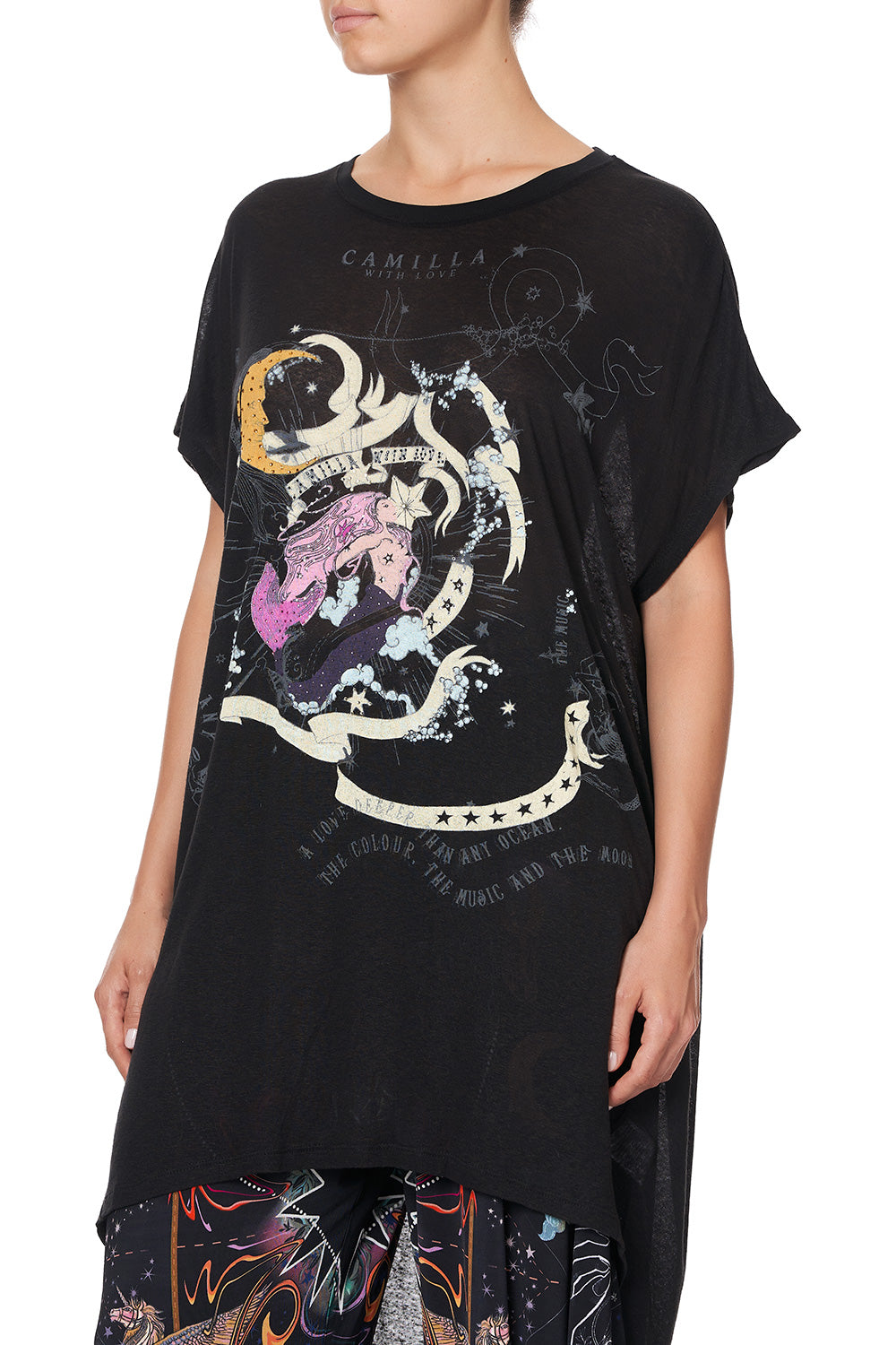 LONG SCOOP BACK HEM T-SHIRT MIDNIGHT MOON HOUSE