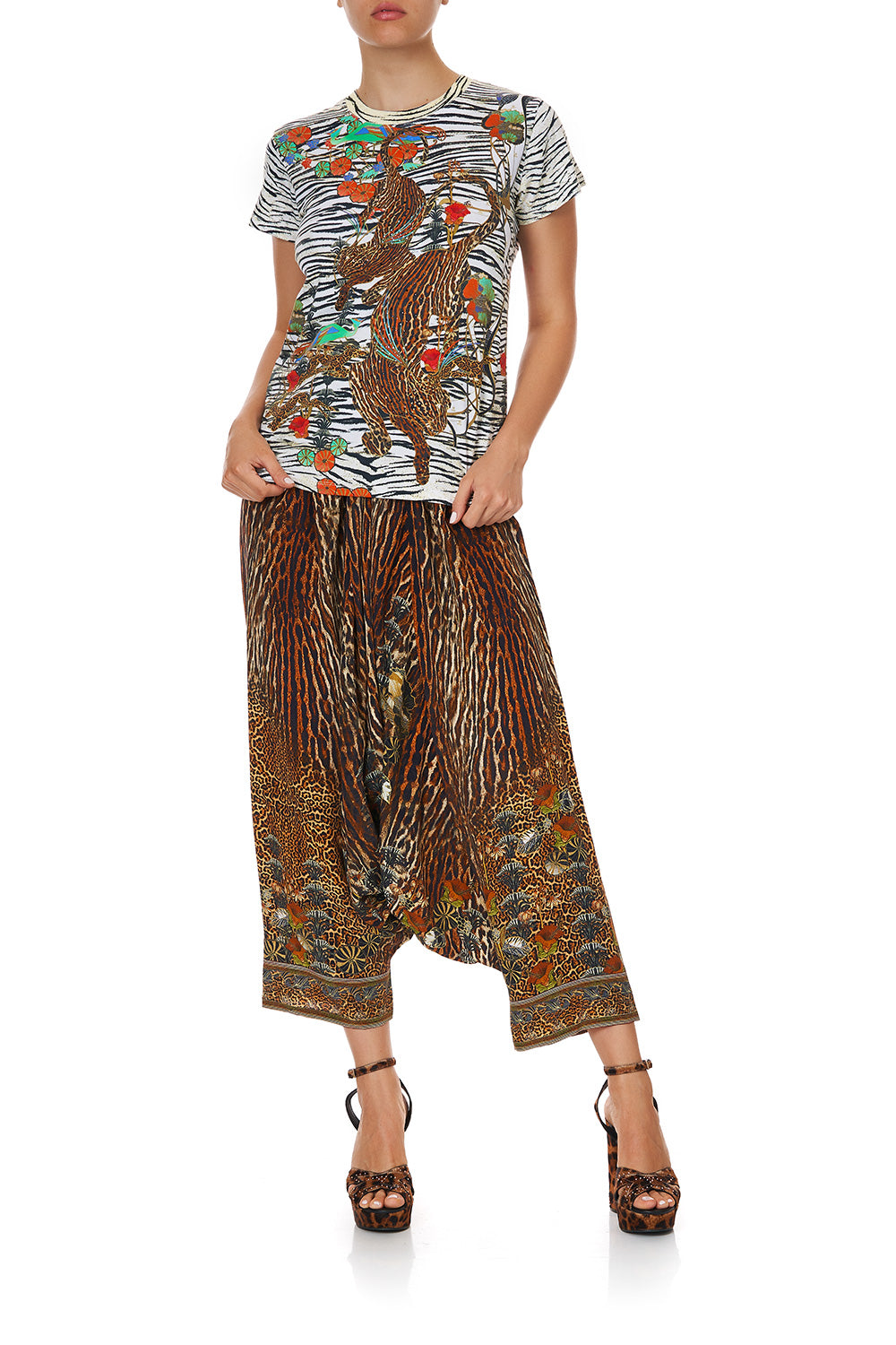 SLIM FIT ROUND NECK T-SHIRT COSMIC CONFLICT